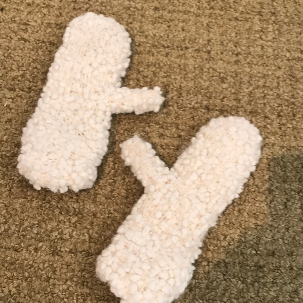 Anthropologie women’s mittens cream fleece inside